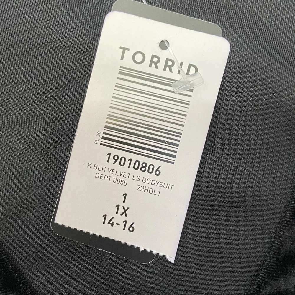 TORRID NWT Bodysuit Black Velvet Long Sleeve V Neckline Size 1 - Picture 12 of 16